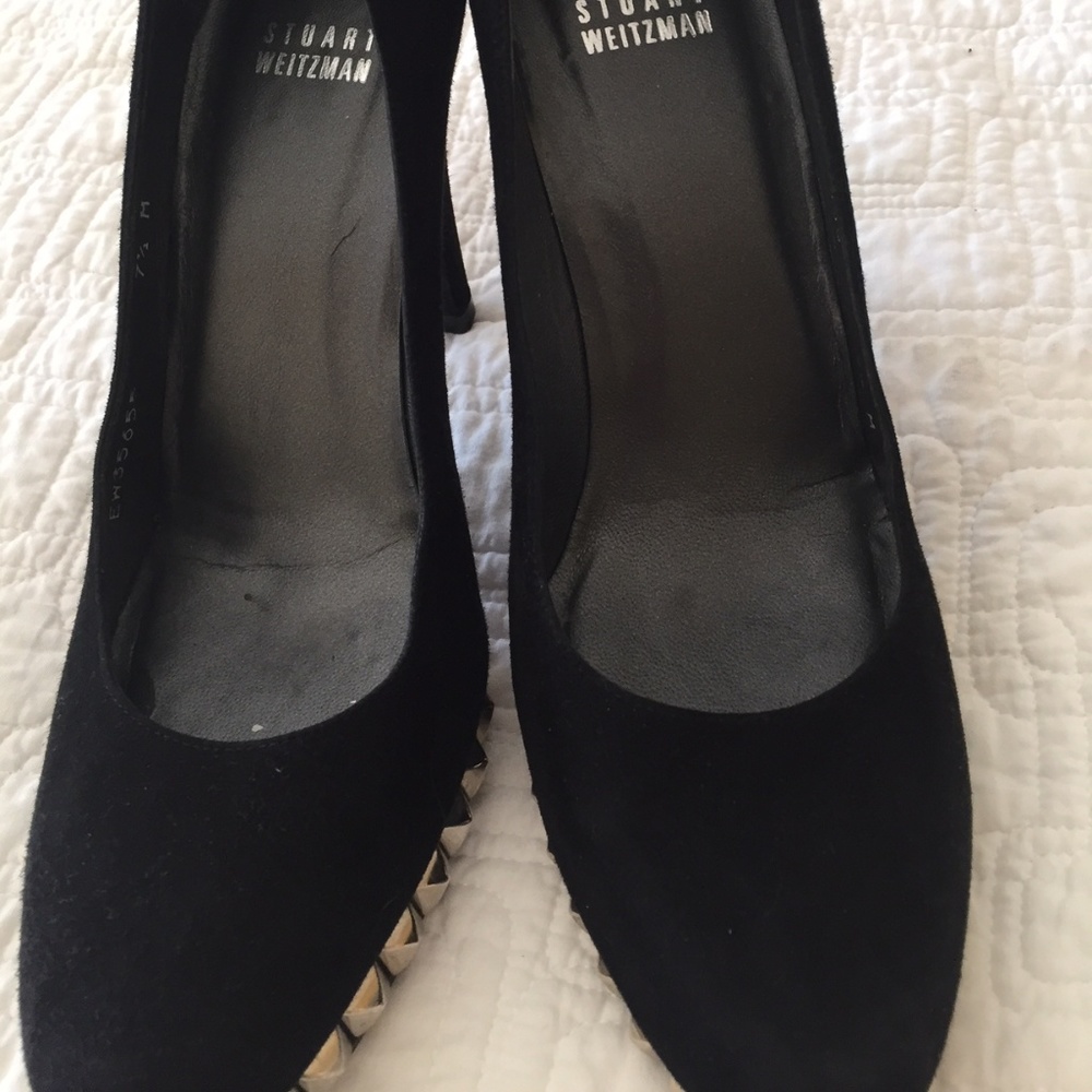 Suede pumps with metal spikes